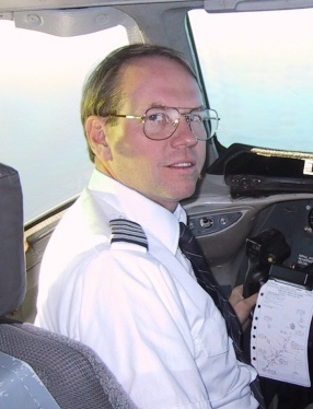 Mustang II builder - Rick Henry (in DC-10 cockpit)